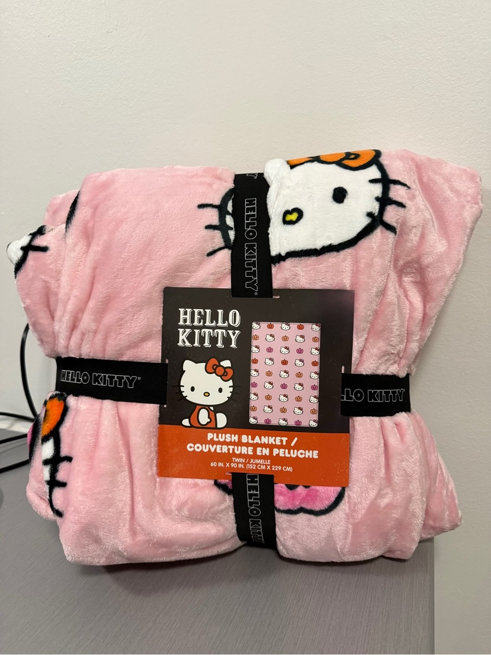 RARE Hello Kitty Halloween Pumpkin Plush Blanket 🎀🎃